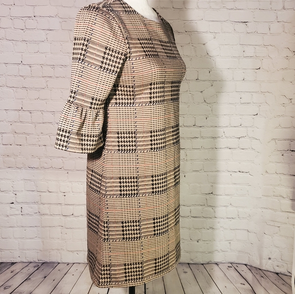 Plaid tan 3/4 sleeve shift dress. Mid thigh - Picture 1 of 11